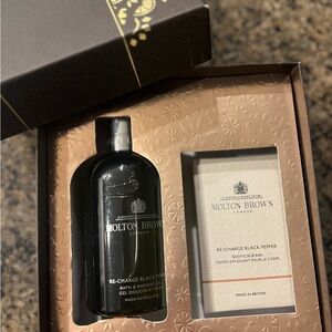 Molton Brown Black Pepper Bath Set in Black and White